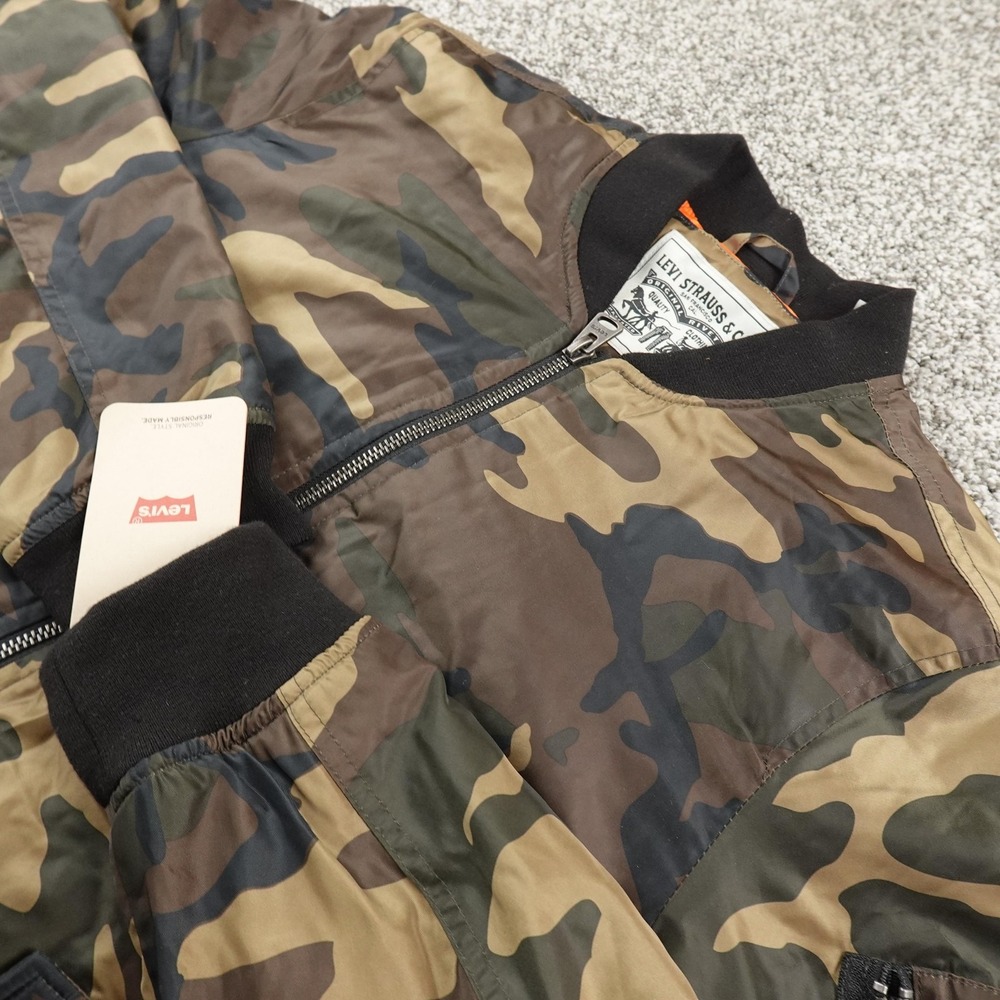 NEW Levis Jacket Mens S Green Camo Bomber Full Zip Windbreaker Coat Insulated